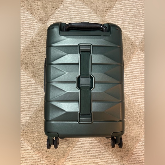 eBag Carry On Hardside Suitcase w/ Front Laptop Pouch - Picture 4 of 9